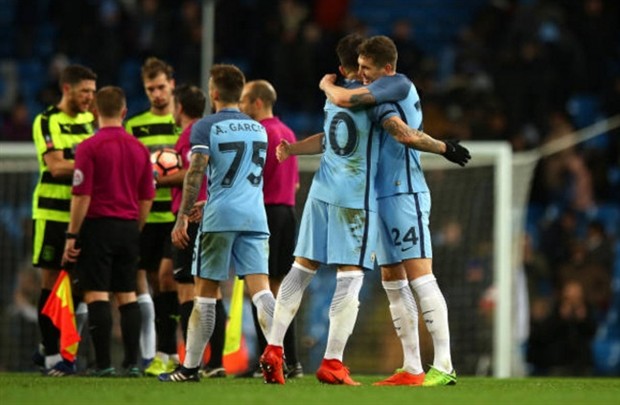 Chùm ảnh: Aguero lập cú đúp, Man City ngược dòng đi tiếp tại cúp FA - Bóng Đá