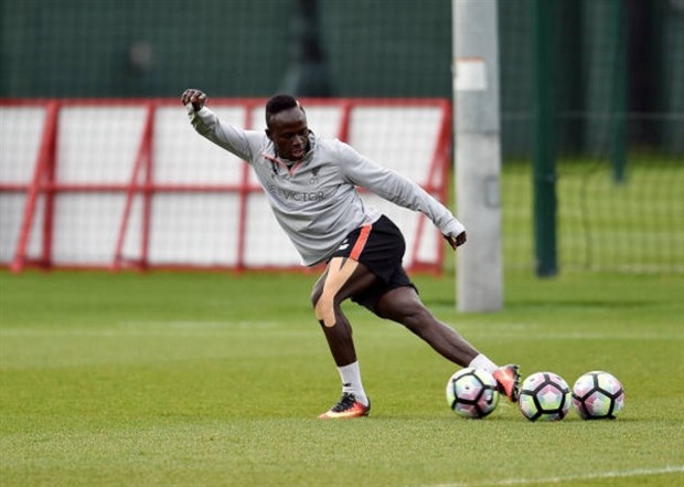 Chùm ảnh: Quyết hạ Burnley, sao Liverpool chăm chỉ luyện Rabona  - Bóng Đá