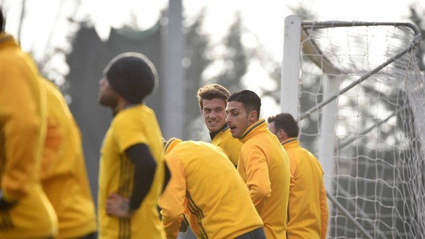 Bỏ qua mâu thuẫn, Dybala vẫn tập luyện vui vẻ cùng Juventus - Bóng Đá