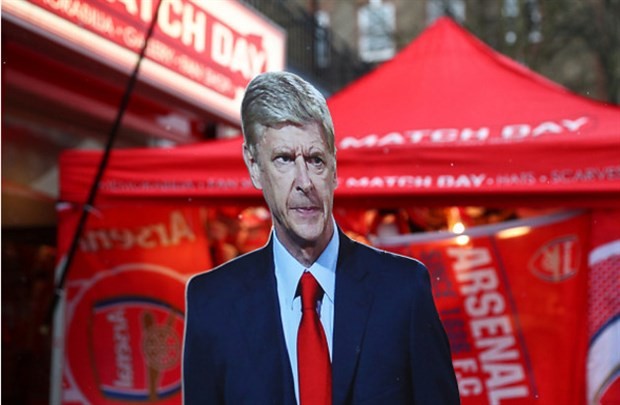 CĐV Arsenal co ro lê bước tới Emirates cổ vũ đội bóng - Bóng Đá