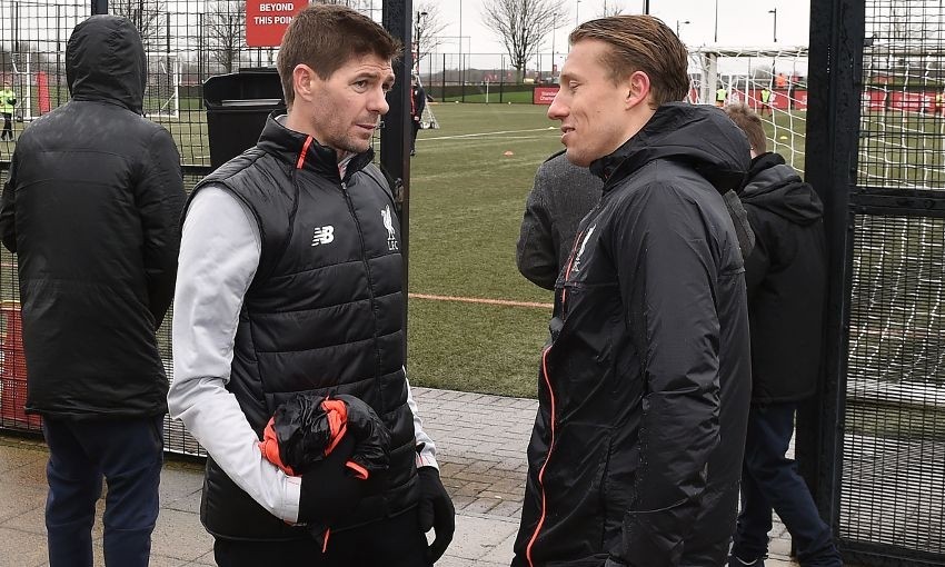 Chùm ảnh: Lucas phấn khởi khi được Gerrard trao quyền cầm quân - Bóng Đá