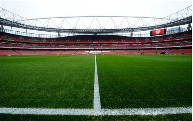 CĐV Arsenal co ro lê bước tới Emirates cổ vũ đội bóng - Bóng Đá