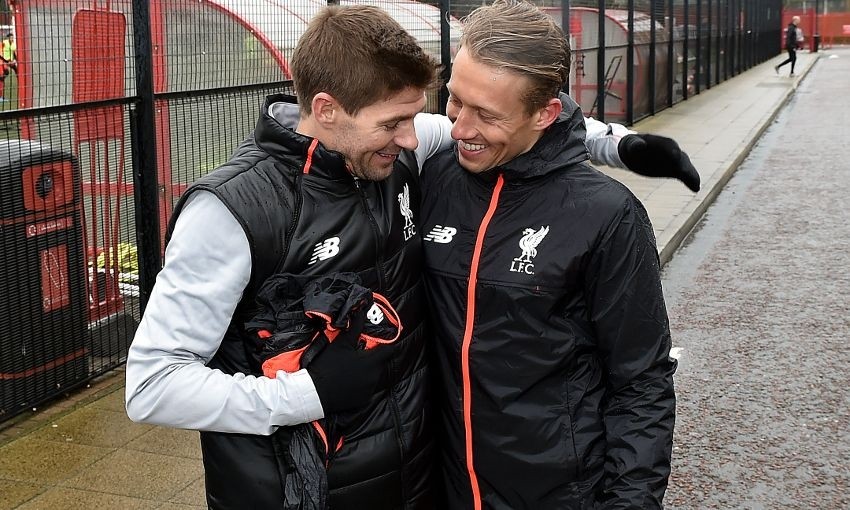 Chùm ảnh: Lucas phấn khởi khi được Gerrard trao quyền cầm quân - Bóng Đá