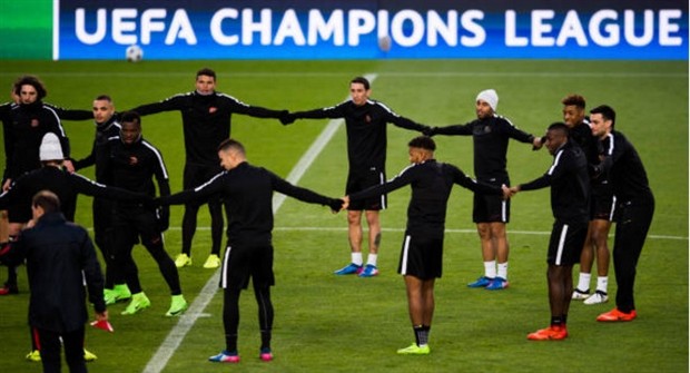 Chùm ảnh: Nối vòng tay lớn, PSG đã sẵn sàng tiễn biệt Barcelona - Bóng Đá