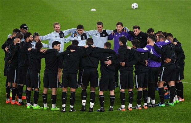 Chùm ảnh: Casillas và đồng đội đầy tự tin khi đặt chân tới Juventus Arena - Bóng Đá
