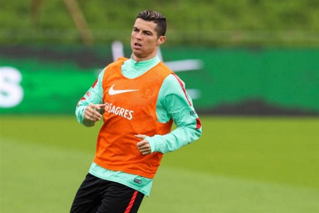 Ronaldo bị lu mờ bởi quả đầu mới của Quaresma  - Bóng Đá