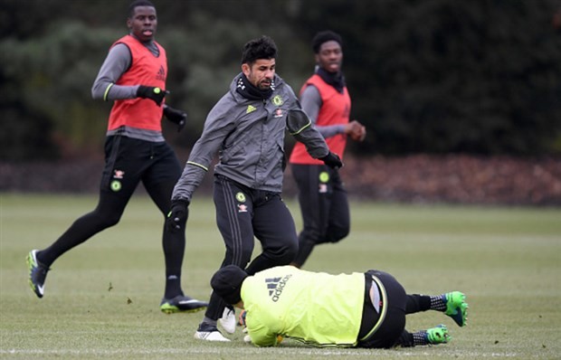 Tuyên bố không đá, nhưng Terry vẫn vui vẻ tập luyện cùng Chelsea  - Bóng Đá