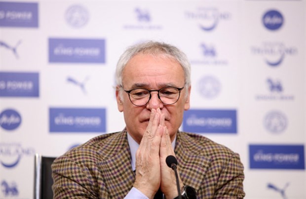 Leicester sắp rơi vào vùng nguy hiểm, Ranieri thất thần trên sân tập - Bóng Đá