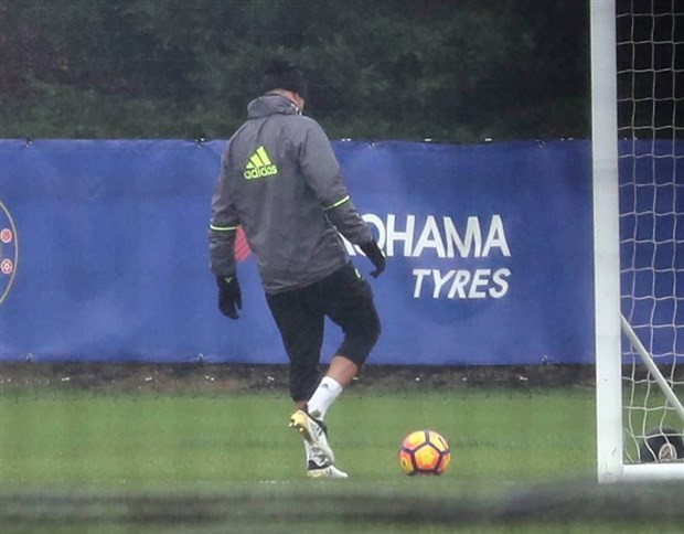 Hậu Scandal, Costa lại được Chelsea chào đón trên sân tập - Bóng Đá
