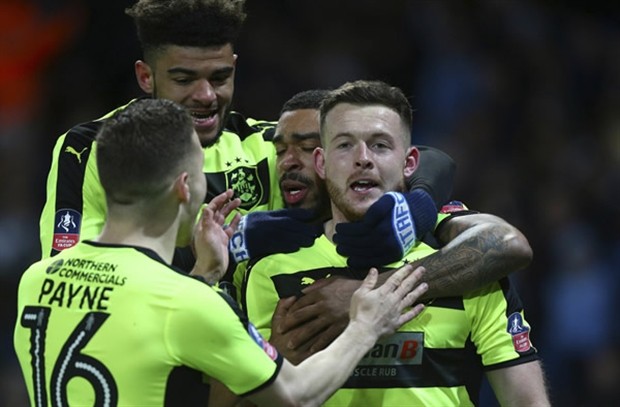 Chùm ảnh: Aguero lập cú đúp, Man City ngược dòng đi tiếp tại cúp FA - Bóng Đá
