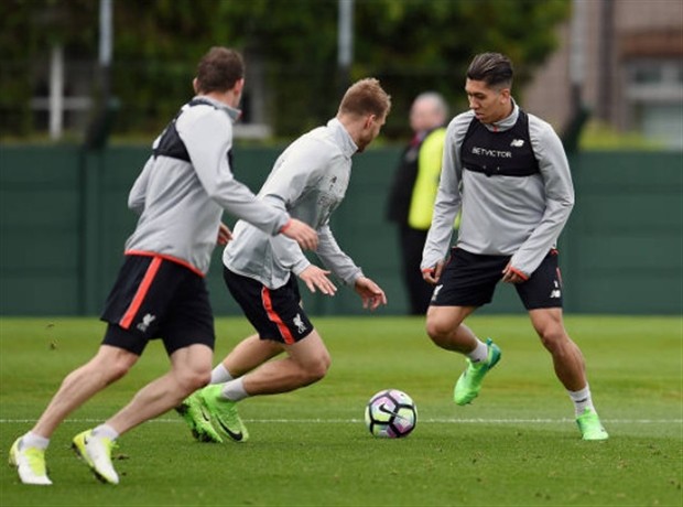 Học trò chăm chỉ tập luyện, Klopp lủi thủi đánh tennis một mình - Bóng Đá