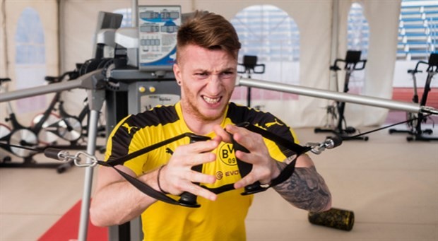 'Soái ca' Reus một mình nhăn nhó trong phòng tập của Dortmund - Bóng Đá
