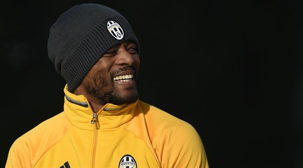 Giữa tin đồn trở lại Man Utd, Evra vẫn cày ải cùng Juventus - Bóng Đá