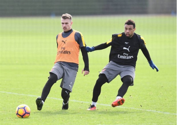 Chùm ảnh: Ramsey trở lại, Sanchez vẫn chay hết mình như mọi khi - Bóng Đá