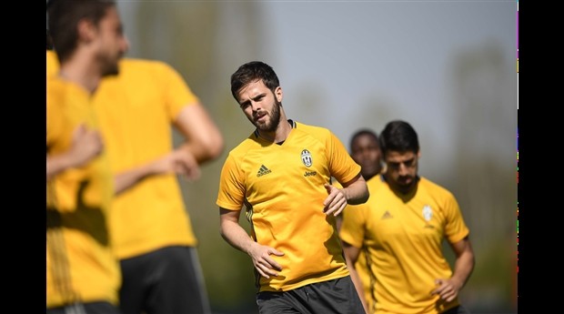 Dàn sao Juventus 'cắn rằng' chịu nóng vì Napoli - Bóng Đá