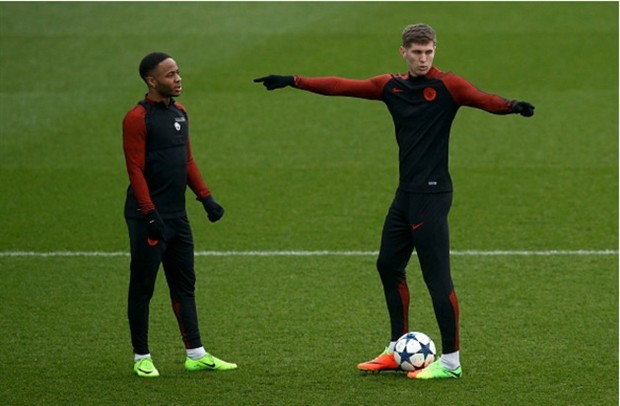 Hàng thủ của Man City đón cú hích lớn trước thềm trận đấu Porto - Bóng Đá