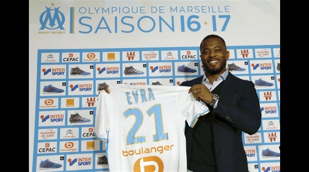 Chùm ảnh: Patrice Evra rạng rỡ ra mắt Marseille - Bóng Đá