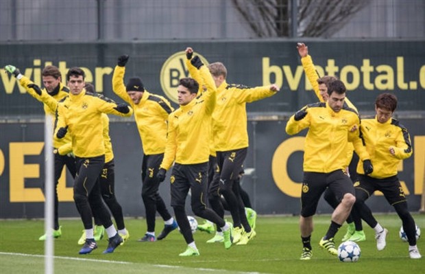 Chùm ảnh: Dortmund phấn khích chờ đợi một cú ngược dòng - Bóng Đá