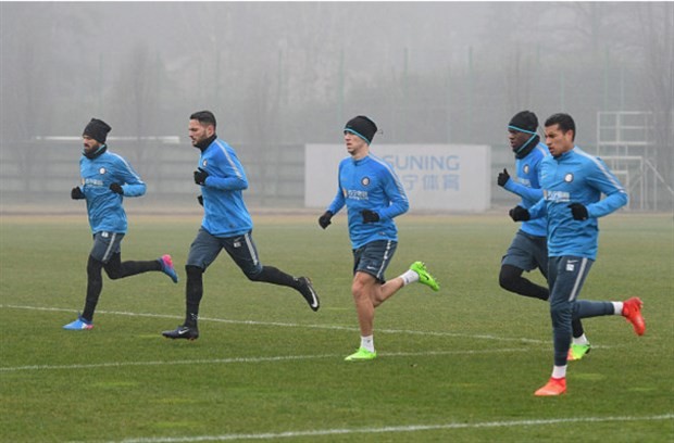 Mặt trời còn chưa lên, Inter đã ra sân tập luyện vì Juventus - Bóng Đá
