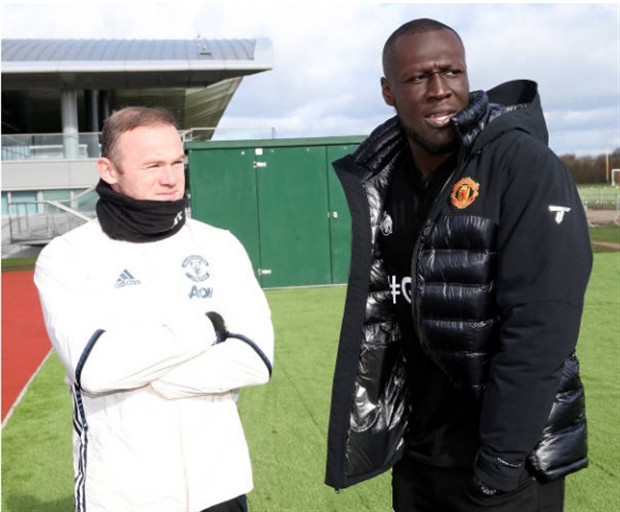 Chùm ảnh: Man Utd đón bạn quý của Pogba tại Carrington - Bóng Đá