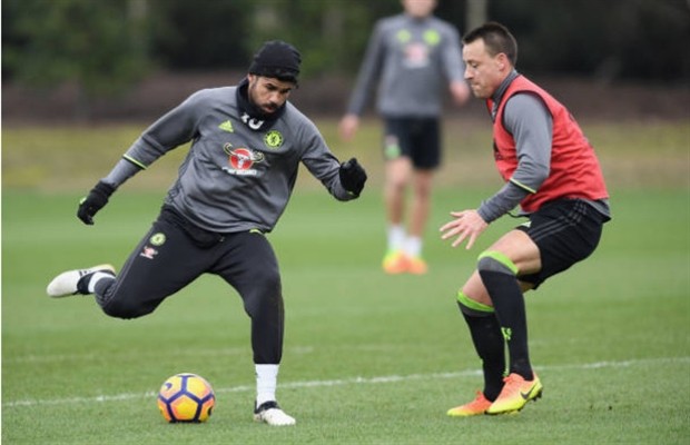 Mình Terry cân cả Hazard lẫn Costa trên sân tập - Bóng Đá