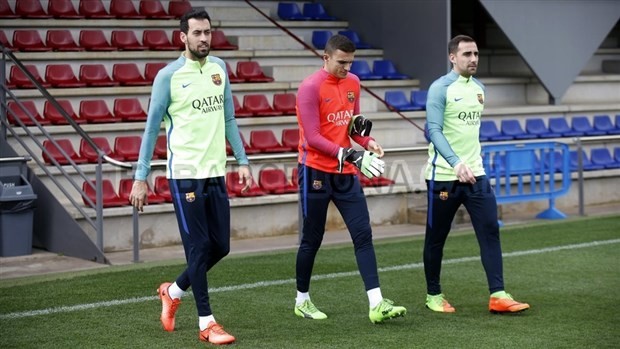 Chùm ảnh: Buổi tập vắng bóng nụ cười của Barcelona - Bóng Đá