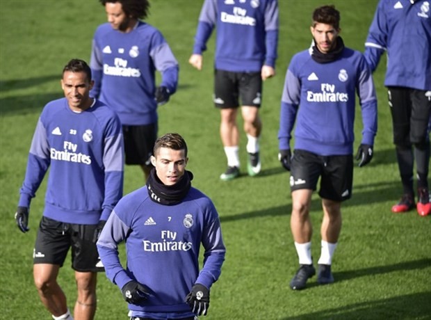 Toàn cảnh buổi tập của Real trước thềm trận đấu đầu tiên trong năm 2017 - Bóng Đá