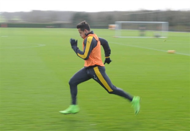 Chùm ảnh: Ramsey trở lại, Sanchez vẫn chay hết mình như mọi khi - Bóng Đá