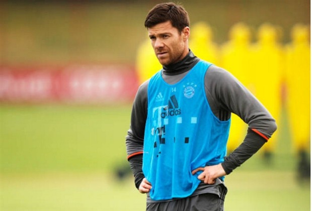 Đồng đội đi hết, Alonso và Lahm lập team riêng tập luyện - Bóng Đá