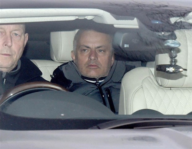 Buổi tập của Man Utd bất ngờ đón khách quý - Bóng Đá