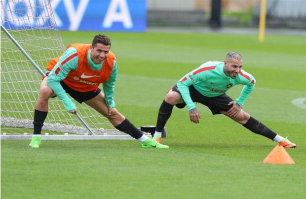 Ronaldo bị lu mờ bởi quả đầu mới của Quaresma  - Bóng Đá