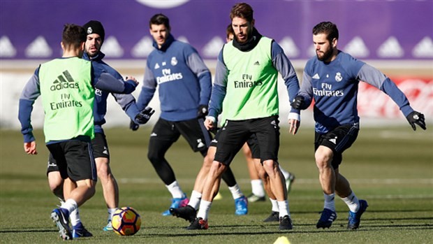 Buffon mệt mỏi giành khung gỗ với 2 hậu bối - Bóng Đá