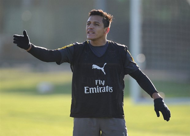Wenger ưu ái Sanchez trong buổi tập của Arsenal - Bóng Đá