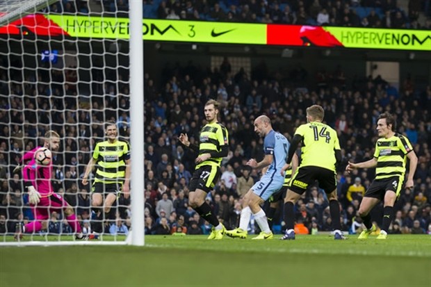 Chùm ảnh: Aguero lập cú đúp, Man City ngược dòng đi tiếp tại cúp FA - Bóng Đá