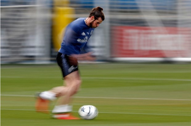Ronaldo tập riêng, Bale chạy điên cuồng trên sân - Bóng Đá