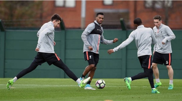 Học trò chăm chỉ tập luyện, Klopp lủi thủi đánh tennis một mình - Bóng Đá