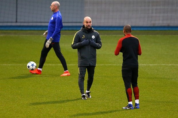 Mây đen phủ kín Etihad trong lúc Man City tập luyện - Bóng Đá