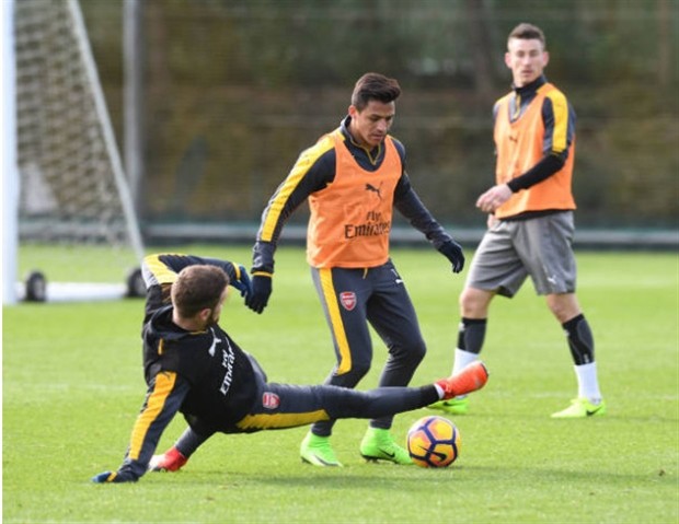 Chùm ảnh: Ramsey trở lại, Sanchez vẫn chay hết mình như mọi khi - Bóng Đá
