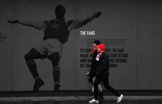 CĐV Arsenal co ro lê bước tới Emirates cổ vũ đội bóng - Bóng Đá
