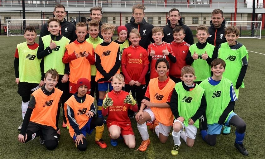 Chùm ảnh: Lucas phấn khởi khi được Gerrard trao quyền cầm quân - Bóng Đá