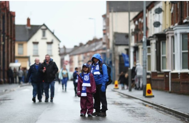 Học theo Liverpool, Everton cấm tuyệt PV của The Sun vào sân - Bóng Đá