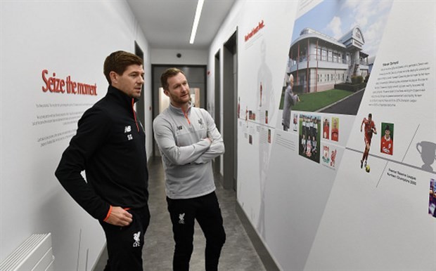 Chùm ảnh: Gerrad chính thức trở lại làm 'sếp' tại Liverpool - Bóng Đá
