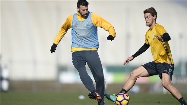 Mặc đại gia Trung Quốc lôi kéo, Alves vẫn miệt mài luyện tập cùng Juventus - Bóng Đá