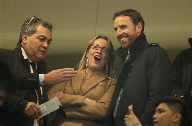 Chùm ảnh: Stamford Bridge chào đón Beckham, Sir Alex và một loạt sao khủng  - Bóng Đá