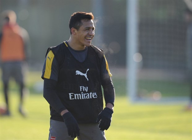 Wenger ưu ái Sanchez trong buổi tập của Arsenal - Bóng Đá