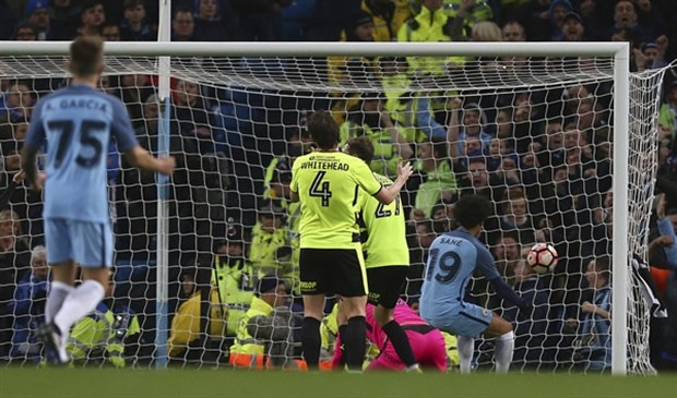 Chùm ảnh: Aguero lập cú đúp, Man City ngược dòng đi tiếp tại cúp FA - Bóng Đá