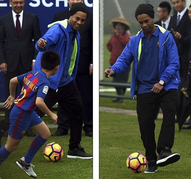 Chùm ảnh: Ronaldinho tận tình truyền nghề cho các sao nhí Trung Quốc - Bóng Đá