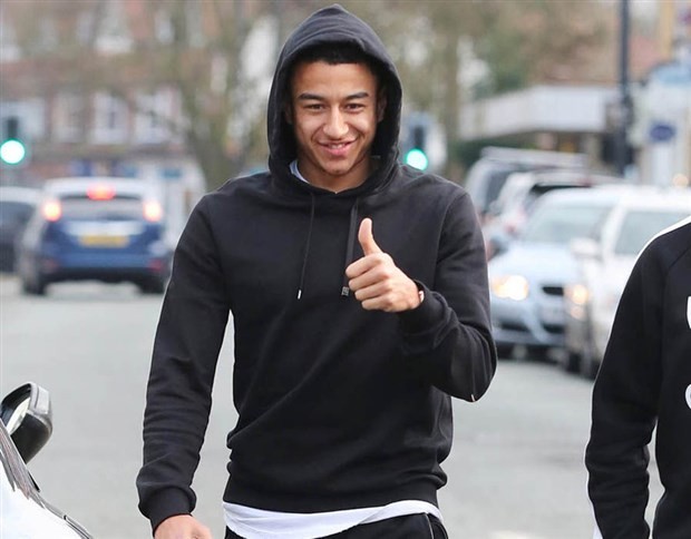 Chùm ảnh: Sao Man Utd tranh thủ dẫn vợ đi chơi trước giờ tập trung - Bóng Đá