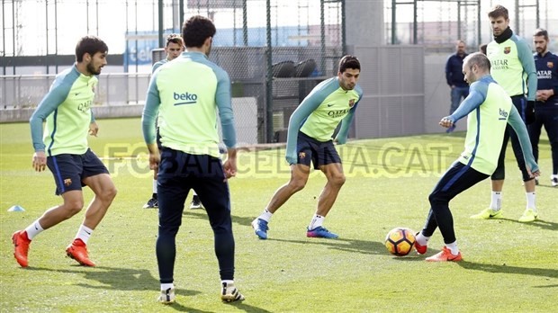 Chùm ảnh: Buổi tập vắng bóng nụ cười của Barcelona - Bóng Đá