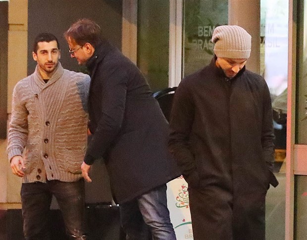 Chùm ảnh: Buổi 'hẹn hò' giữa đêm của Ibrahimovic và Mkhitaryan  - Bóng Đá